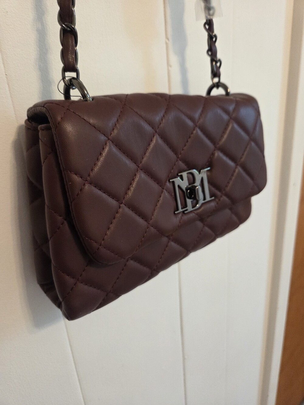 NWT Badgley Mischka Quilted Wine Crossbody Bag with Chain Strap - Picture 1 of 16